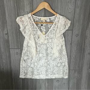 The Korner Lace Ruffle Short Sleeve Blouse